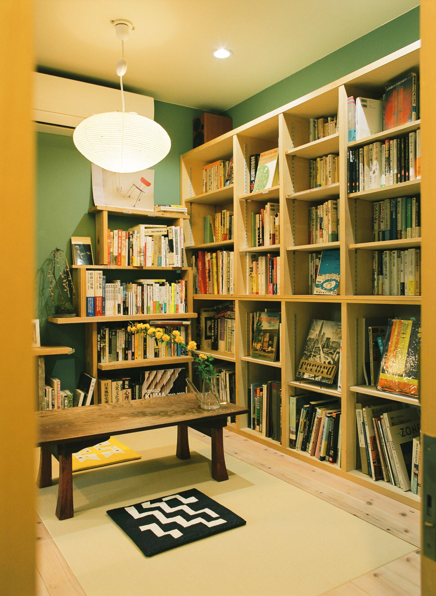 三浦展氏の蔵書が読める貸し図書室