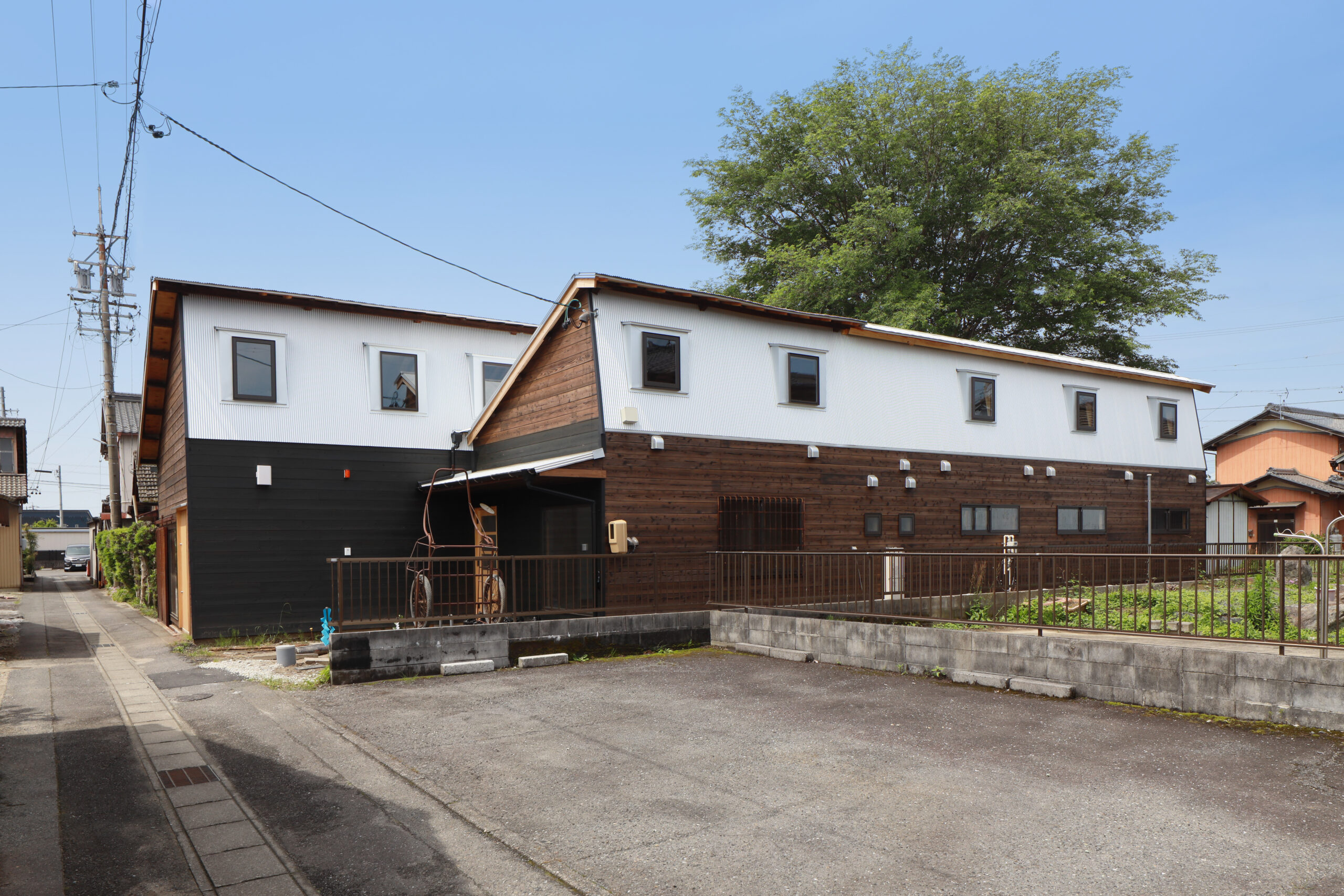 元のこぎり屋根工場のワークサロン
